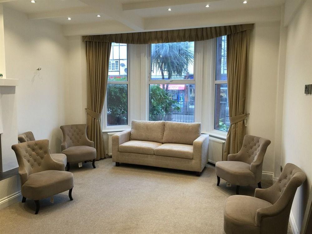 אילינג Acton Hill Hotel מראה חיצוני תמונה