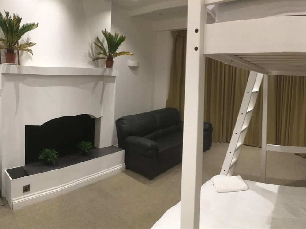 אילינג Acton Hill Hotel מראה חיצוני תמונה