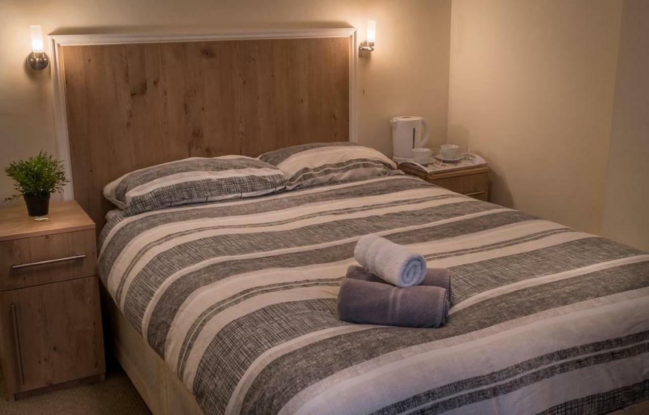 אילינג Acton Hill Hotel מראה חיצוני תמונה