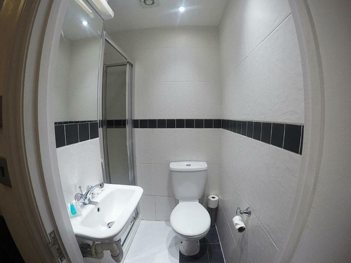 אילינג Acton Hill Hotel מראה חיצוני תמונה