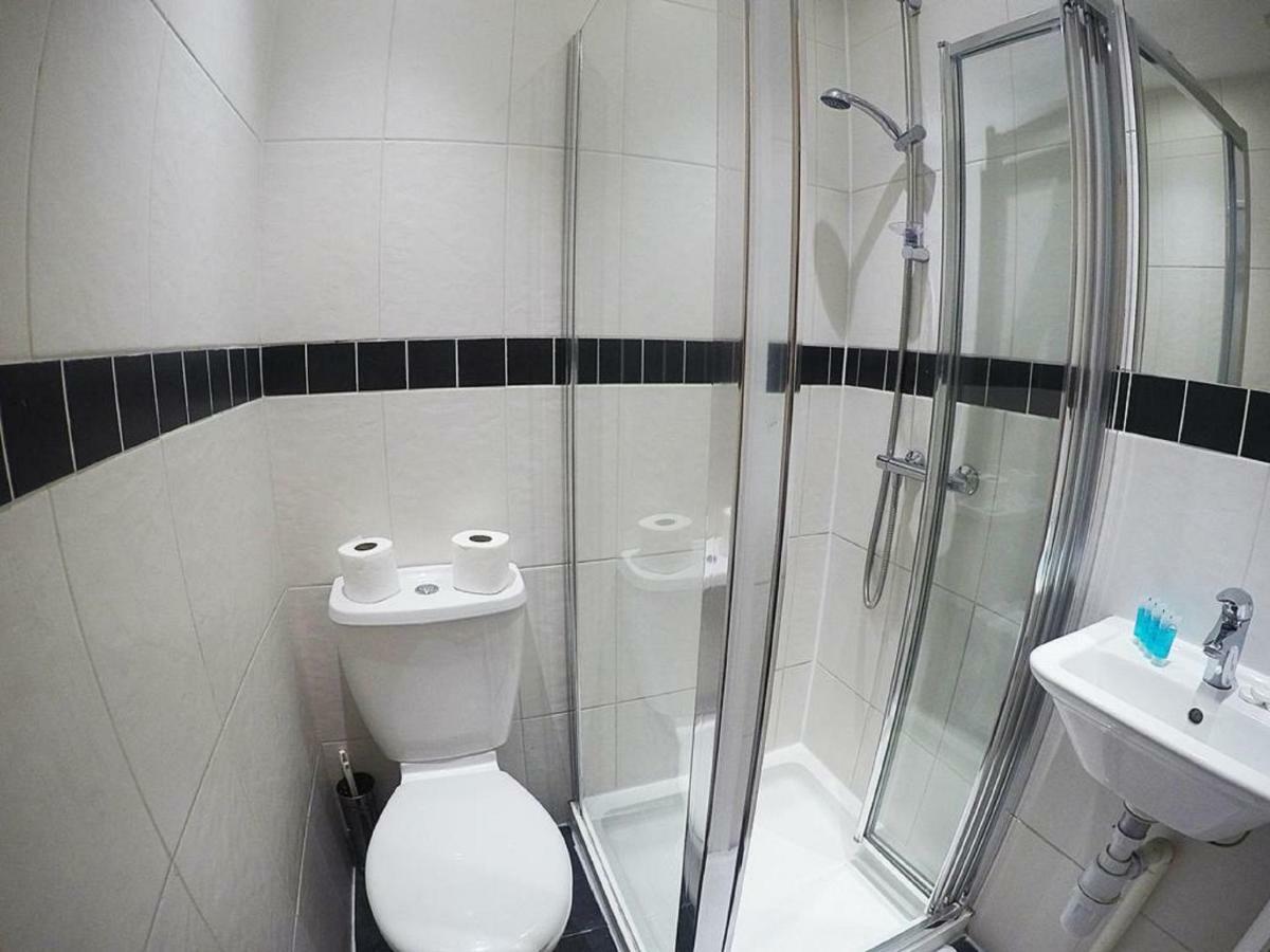 אילינג Acton Hill Hotel מראה חיצוני תמונה