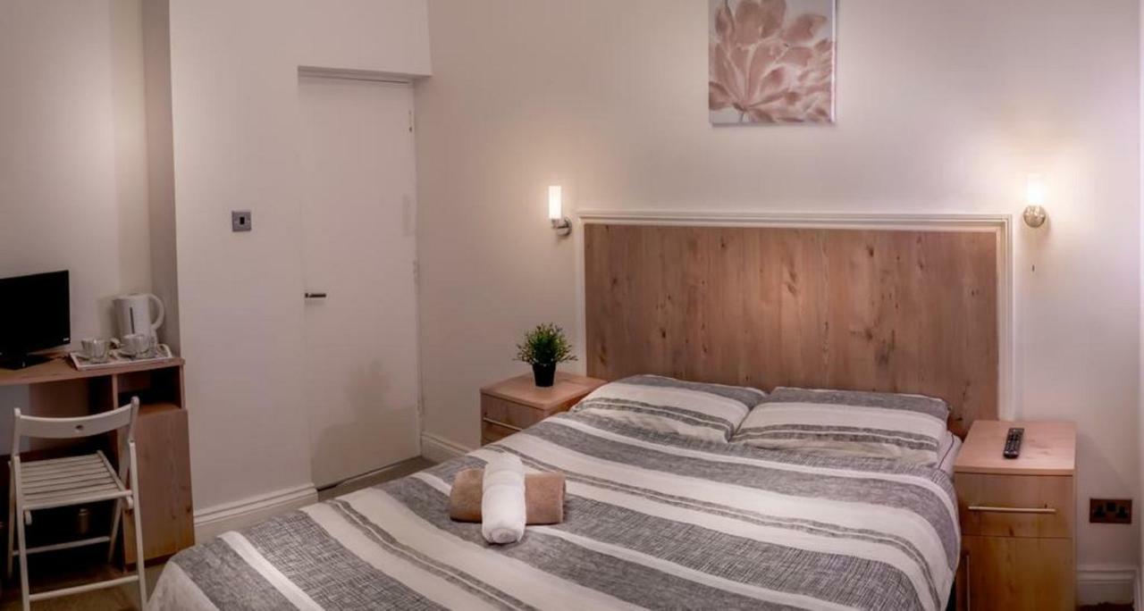 אילינג Acton Hill Hotel מראה חיצוני תמונה