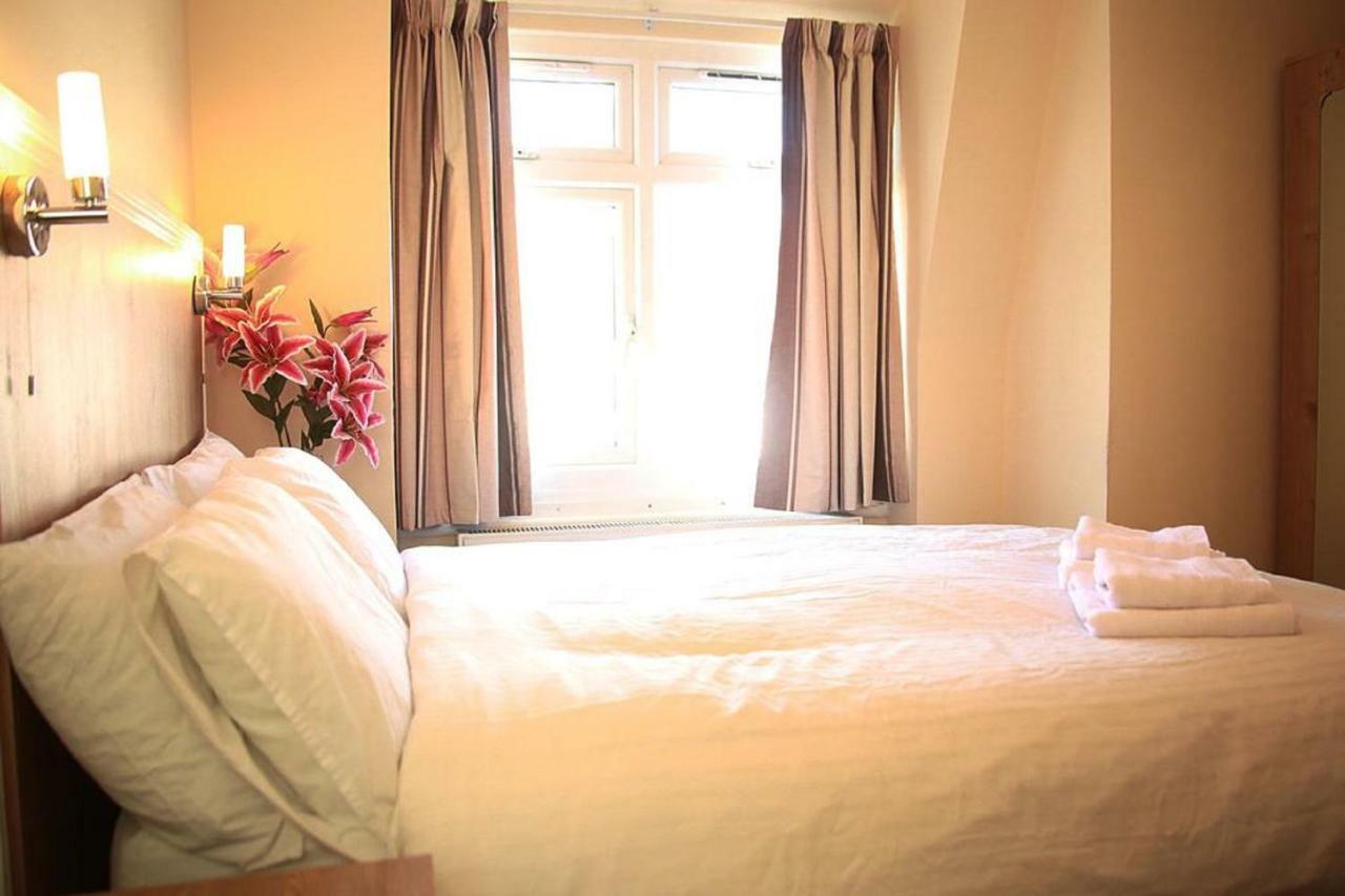 אילינג Acton Hill Hotel מראה חיצוני תמונה