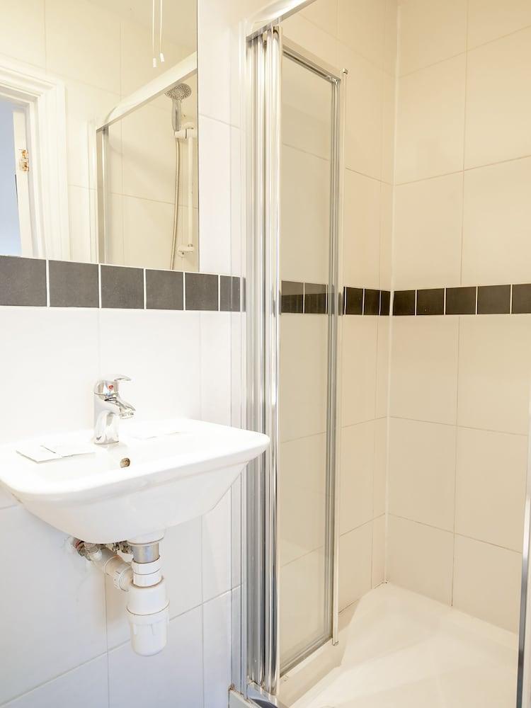 אילינג Acton Hill Hotel מראה חיצוני תמונה